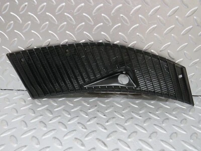 ⚙26783⚙ Mercedes-Benz W123 240D воздухозаборник решетка правая сторона 1238363065 - Изображение 1 из 4