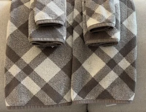 LOT CHARTER CLUB PLAID GREY WHITE STYLISH COTTON WASH HAND BATH TOWELS - Picture 1 of 3
