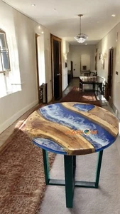 Mesa de centro redonda de resina epoxi del océano hecha a mano de madera borde vivo decoración de sala de estar - Imagen 1 de 9