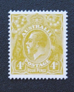 1931-36 4d Yellow Olive King George V Perf 13½x12½ CofA Wmk SG 129 ASC 118 MNH - Picture 1 of 2