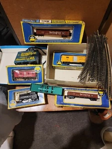 Mixed Lot of Six Vintage HO Scale AHM Train Cars, W/ Tracks, Conductor,& Power P - Picture 1 of 15