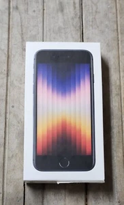 Apple iPhone SE3 64GB, Black, Locked to Verizon Prepaid Smartphone, New / Sealed - Photo 1 sur 2