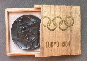 Rare Official Olympic Games 1964 Tokyo Participation Medal with original box - Picture 1 of 4