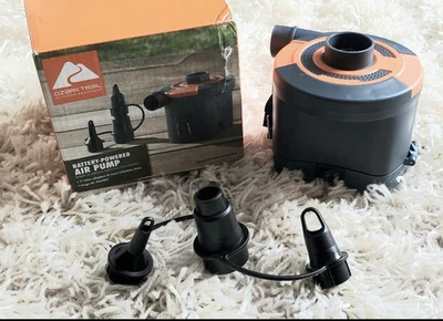 Bomba de ar Ozark Trail alimentada por bateria na caixa - Imagem 1 de 2