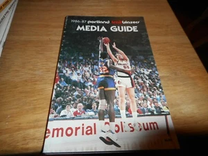 Portland Trail blazers 1986/87 Media Guide - DSCN3482 - Picture 1 of 1