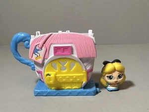 Disney Doorables Alice's Teacup Play Set with Alice In Wonderland Figure - Picture 1 of 5