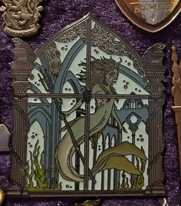 Merpeople Through The Slytherin Window Pin Badge , Harry Potter, Wizarding Trunk - Picture 1 of 1