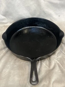 Vintage Seasoned Griswold Cast Iron Skillet No. 8 704H Logo Erie Double Spout - Picture 1 of 7