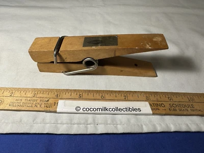 Prendedor de ropa vintage 1964 tamaño gigante Goodyear neumático caucho división química Foto 1 de 4