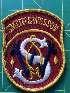 Smith & Wesson Collectors Patch Gun Hunting - Picture 1 of 3