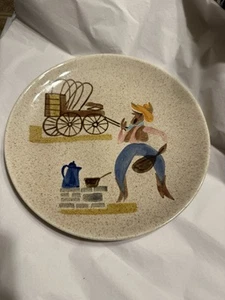 Plato de cena Red Wing Pottery Round-Up Cowboy Chuck Wagon 11" - Imagen 1 de 3