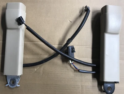 07-13 GMC Sierra Silverado 1500 Front RH & LH  Seat Belt Buckle SHALE Tan - Image 1 of 4