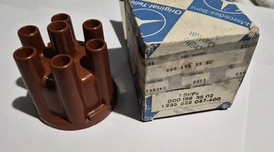 Genuine Mercedes-Benz 000 158 35 02 Distributor Cap/Bosch 1235522057 - Image 1 of 3