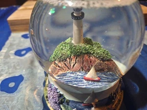 Michigan snow globe - Picture 1 of 11