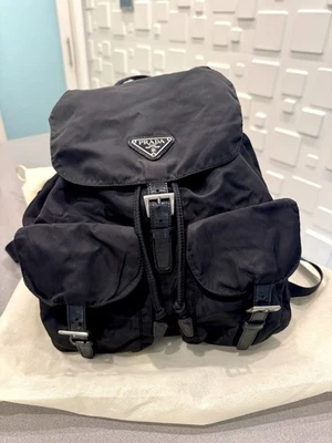 Auténtico bolso mochila pequeña de nailon negro PRADA Foto 1 de 4