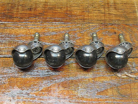 Vintage Set Of Heavy Duty Metal Swivel Furniture Casters Cover
