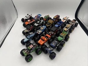 Hot Wheels Monster Jam Monster Trucks 1:64 Lot Of 19- GRAVE DIGGER, EL TORO… - Foto 1 di 9