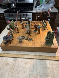 Modell Dampfmaschinenbetriebene Werkstatttafel - Bild 1 von 15