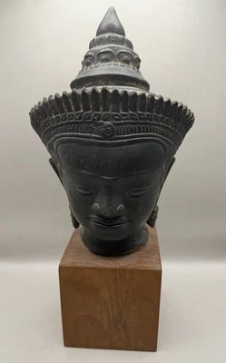 Antiguo busto de Buda de bronce fundido sobre soporte de madera de Lopburi Tailandia Foto 1 de 4