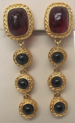 Brincos pendentes vintage de strass com clipe em tom dourado 2,9 pol. - Imagem 1 de 4