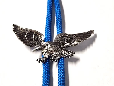 Corbata bolo águila voladora patriótica vintage tono plateado metal cordón azul puntas de latón Foto 1 de 4