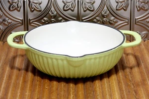 New Technique Enameled Cast Iron Round Ribbed Casserole Dish Pan 2 Tone Green - Picture 1 of 5