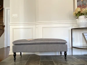 Banc ottoman rembourré Rossini à rayures en lin SEAT4U - NOIR - Photo 1 sur 8