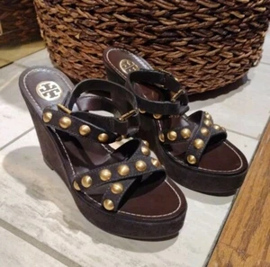 Sandalias Tory Burch Oro Tachonado Cuero Gamuza Tirantes Plataforma Cuña Tacones 8M - Imagen 1 de 7