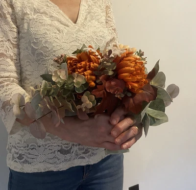 Ramo de boda nupcial hecho a mano presupuesto hecho a mano flores sintéticas naranja rojo amarillo Foto 1 de 4