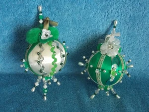 Menge 2 Vintage weiß & grün Handarbeit Pin Perlen Weihnachtsschmuck - Bild 1 von 6