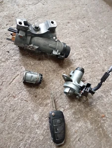 Audi A4 B7 2007 Ignition Barrel, Driver Door & Boot With Lock Key 4B0905851Q - Picture 1 of 3