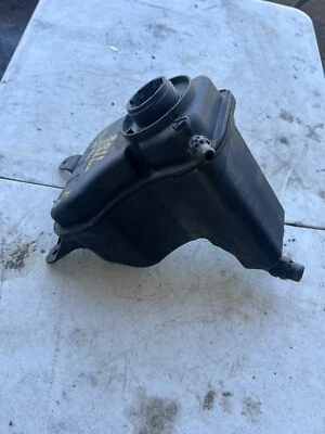 BMW 328i 2011 depósito de refrigerante  Foto 1 de 4