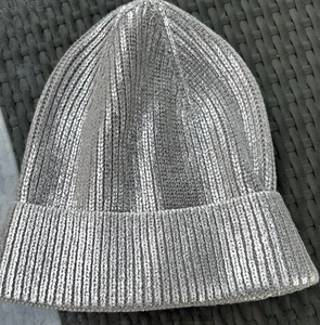 By Anthropologie Metallic Silver Beanie Mütze One Size - Bild 1 von 4