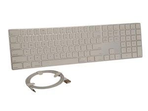 Teclado Apple Magic Inalámbrico Bluetooth con Teclado Numérico - Inglés EE. UU., Plateado - Imagen 1 de 5