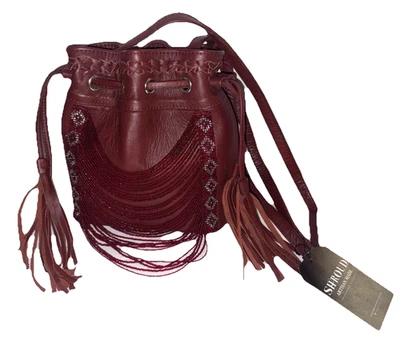 Bolsa balde pequena com cordão nova com etiquetas SHROUD artesanal feita em couro com miçangas Tulum - Imagem 1 de 4