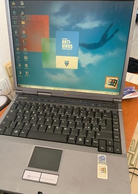 Notebook PC Portatile Packard Bell Easynote VX Dual Boot ME e 2000 Retro Pentium - Immagine 1 di 4