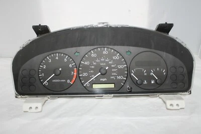 Cuadro de instrumentos velocímetro medidor de panel 98 99 Mazda 626 136.652 millas Foto 1 de 4