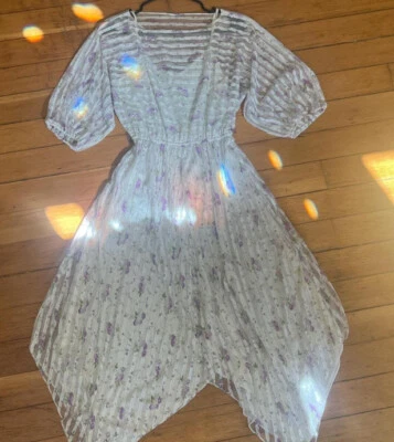 Vestido Floral Vintage Años 70 Pañuelo Dobladillo Blanco y Púrpura Rayas Foto 1 de 4