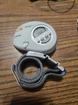 Sony Walkman S2 SRF-M85V With Armband READ DESCRIPTION - Image 1 of 4