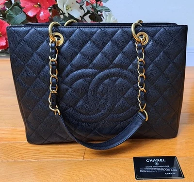 Bolso de Mano Chanel Negro Acolchado Cuero Caviar Color Dorado Hware Grande Bolso de Compras GST Foto 1 de 4