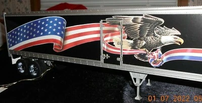 Franklin Mint 379 Peterbilt The Ultimate Big Rig Refrigerated Trailer 1/32 Scale - Image 1 of 4