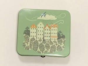 Now Designs Danica Studio tin keepsake box Hill and Dale 7" x 6.25" x 2.5" NEW - Picture 1 of 8