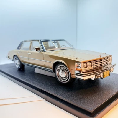 Cadillac Seville 1976 modelos a escala 1:18 dorado metálico/negro ¡HERMOSO! Foto 1 de 4