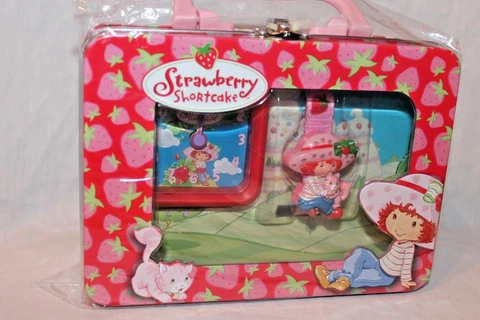 NEW IN PACKAGE 2004 TIN CASE,CLOCK AND WATCH STRAWBERRY SHORTCAKE Cover