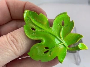 Leaf Green BSK Vintage Metal Brooch Pin M-2424 - Picture 1 of 4