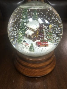 2006 EDDIE BAUER LOG CABIN,SNOW PINE TREES Dog, Music Snow GLOBE Works - Picture 1 of 9