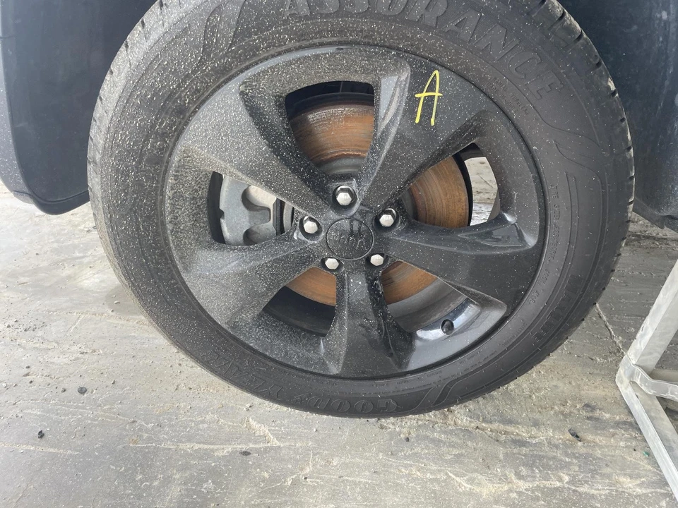 二手车轮适合:2016 吉普切诺基 18x7 5 辐条实辐条黑色 A 级 — 第 1/4 张图片