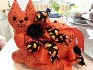 HAPPY HALLOWEEN ORANGE BLACK DOTS FABRIC NEW DESIGN KITTY CAT SHAPE PILLOW - Picture 1 of 5
