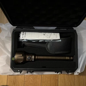 OLIGHT Speer Turbo taktisches Licht WÜSTENBRAUN limitierte Auflage Seriennummer 1258 - Bild 1 von 4