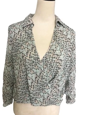 Top corto de gasa con mangas enrollables con estampado de animales Bebe para mujer talla XXS Foto 1 de 4